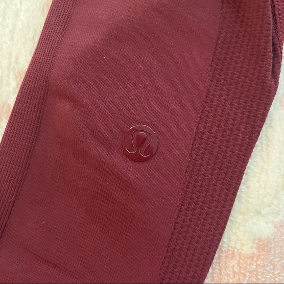 Lululemon Zone In Tight Size 2 in Wine Berry - Picture 5 of 9
